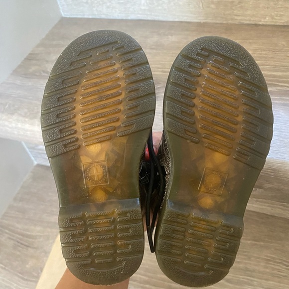 Dr. Martens Kids Glitter Boots - Metallic Gray - Picture 4 of 8